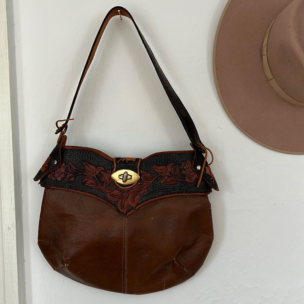 Rad vintage leather purse